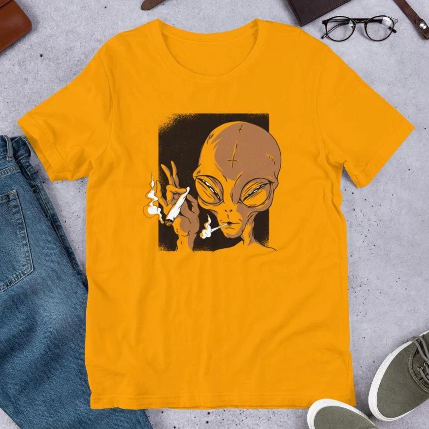 Alien Smoking Half Sleeve T-Shirt — Gold